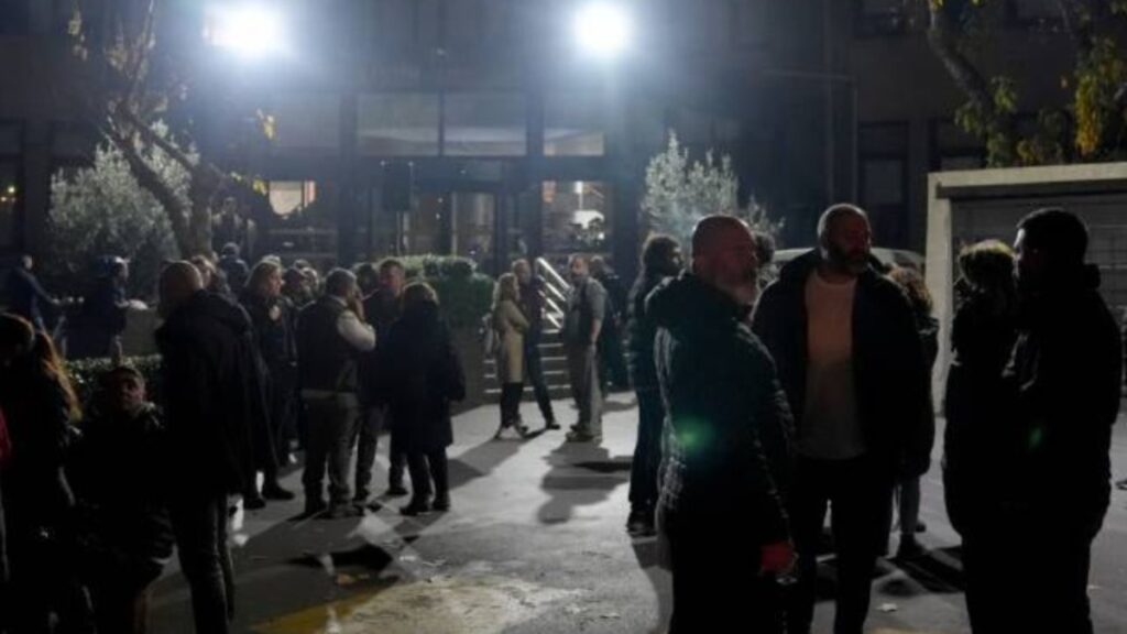 Kadıköy Belediyesi işçilerinin aldığı grev kararı bir dakika sürdü