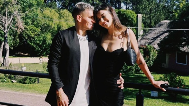 Lucas Torreira sevgilisi Devrim Özkan’ı ailesiyle tanıştırdı