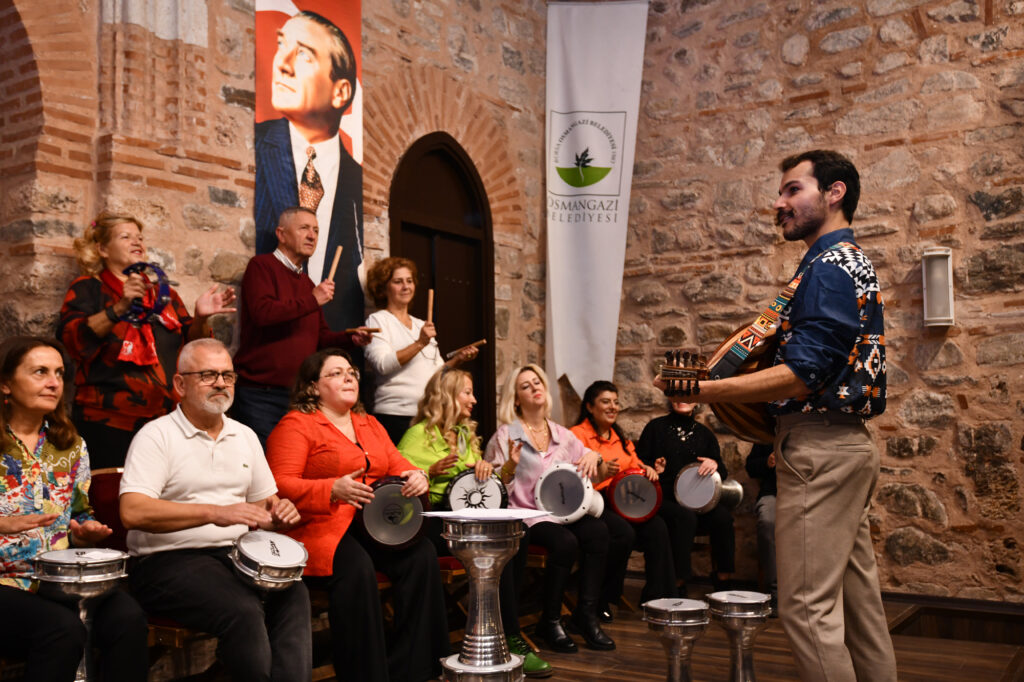 Bursa Osmangazi’de Ritim Atölyesi kursiyerleri sertifikalarını aldı