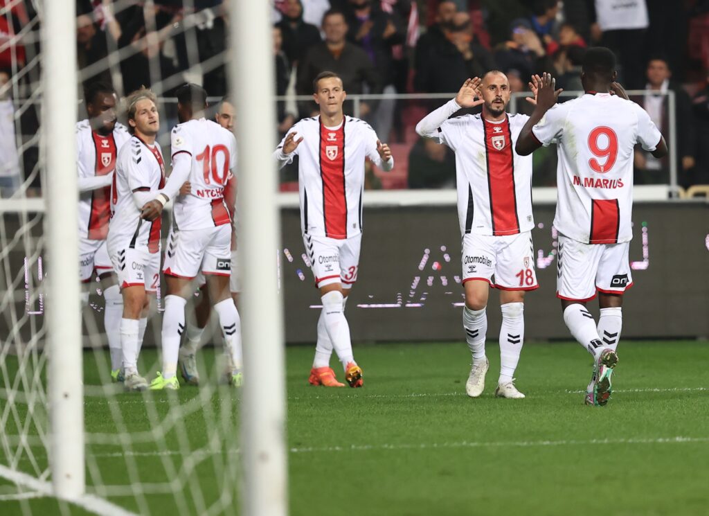 Samsunspor Antalyaspor’u devirdi yenilmezlik serisini sürdürdü