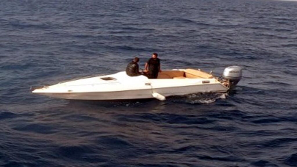 Sürat teknesi ile göçmen kaçakçılığı sahil güvenliğe takıldı