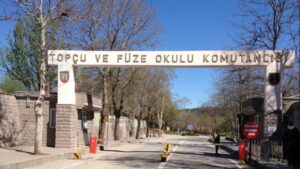 Teğmenlere destek bir subayı daha yedi