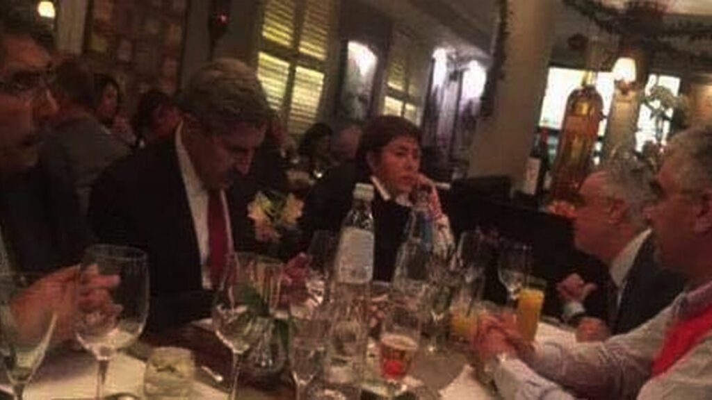 Terör örgütünün iki yöneticisiyle yemek yemişler: AKP’ye helal olan CHP’ye neden suç?