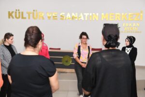 Osmangazi Belediyesi’nden kadınlara özel tiyatro eğitimi