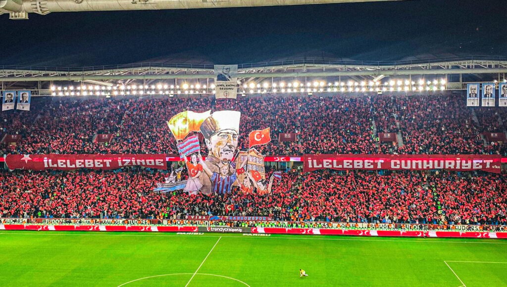 Trabzonspor’dan Atatürk koreografisi: İlelebet Cumhuriyet!
