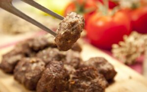 Ünlü markanın köftelerinde bakteri tespit edildi: Marketlerden apar topar geri çağrıldı