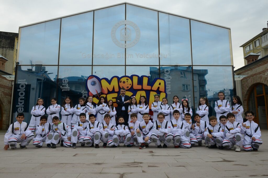 Çocuk Üniversitesi ile Yıldırımlı Minikler Uzayı Keşfediyor