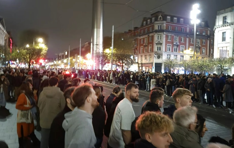 Yapay zeka binlerce kişiyi kandırdı… Olmayan geçit törenine katıldılar
