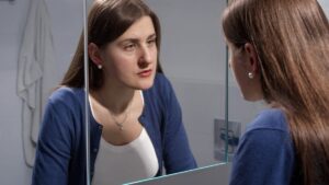 Yüksek kolesterolün şaşırtıcı işareti! Aynada gördüğünüzde dikkat edin