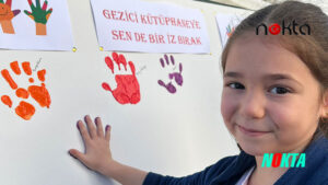 Bursa Osmangazi’de Rengarenk elleriyle Gezici Kütüphaneye iz bıraktılar