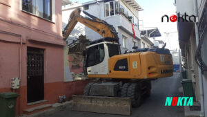 Bursa Osmangazi’de Tehlike saçan metruk bina yıkıldı