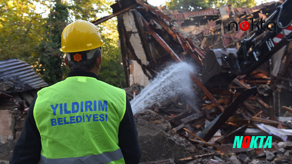 Bursa Yıldırım’da metruk durumdaki yapılar yıkılıyor