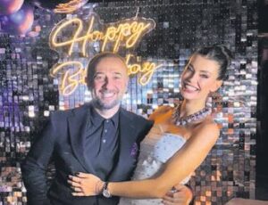 Erdinç Acar iki aylık sevgilisini hediyelere boğdu