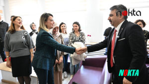 Yıldırım’da 42 yıllık öğretmen alkışlarla emekliliğe uğurlandı