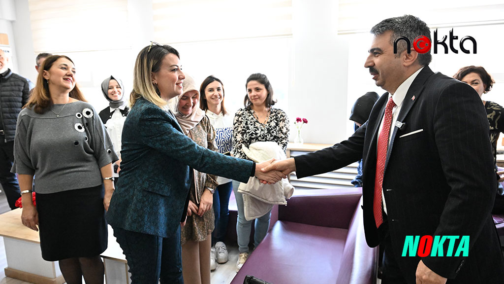 Yıldırım’da 42 yıllık öğretmen alkışlarla emekliliğe uğurlandı