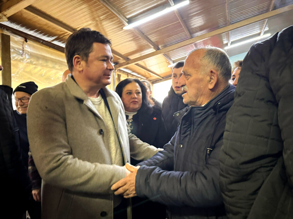 Başkan Aydın Alaaddin ve Yahşibey mahallelerini ziyaret etti