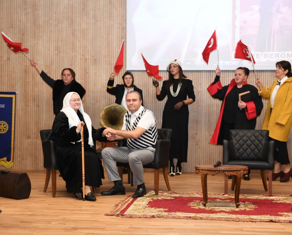 Zamansız Kadınlar oyunu Osmangazi’de sahne aldı