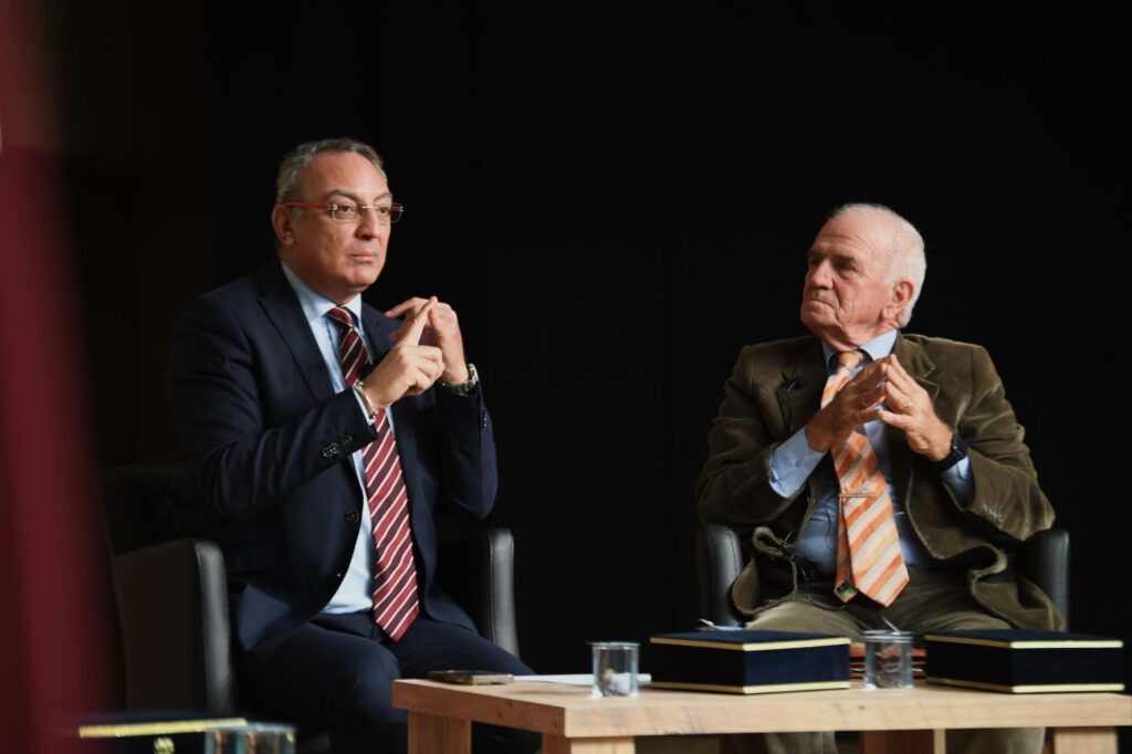 Usta yazarlar Bursa Osmangazi’de Türkiye ekonomisini konuştu