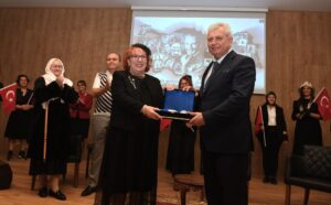 Zamansız Kadınlar oyunu Bursa Osmangazi’de sahne aldı