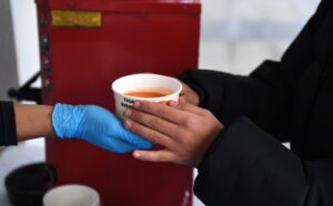 Osmangazi Belediyesi’nden ders çalışan öğrencilere ücretsiz çorba ikramı