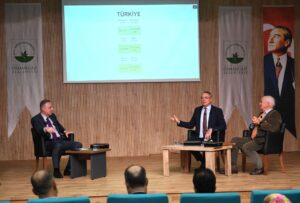 Usta yazarlar Bursa Osmangazi’de Türkiye ekonomisini konuştu