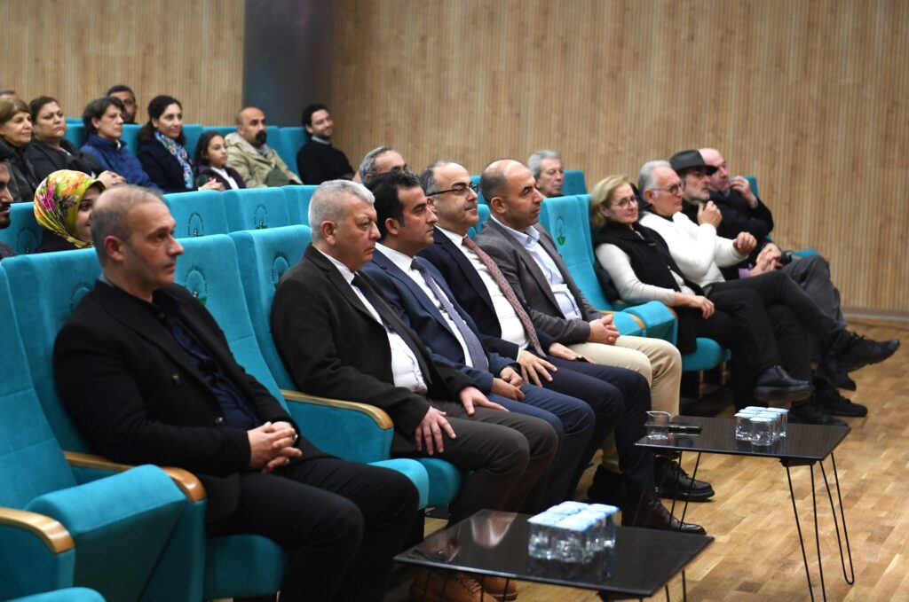 Usta yazarlar Bursa Osmangazi’de Türkiye ekonomisini konuştu