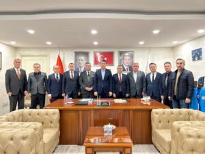 AKP’li başkan Milli Eğitim Müdürlerini parti binasına topladı