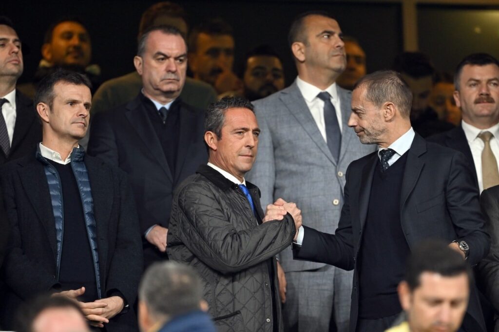 Ali Koç’tan protesto cevabı: Fenerbahçe trolleri…