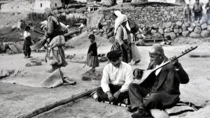 Aşık Veysel’i canlandıracak 3 aday belli oldu: Hem bağlama çalacak hem şarkı söyleyecek!