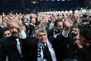 Beşiktaş’ın yeni başkanı Serdal Adalı oldu! Büyük fark attı