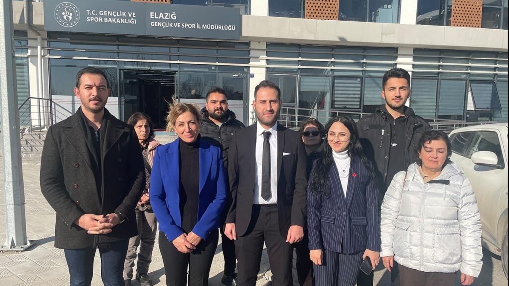 CHP’li gençlerden 2025 bütçesine tepki: Günlük harcaması 21,5 milyon olan saray; gençlere ‘3 bin TL ile geçinin’ diyor