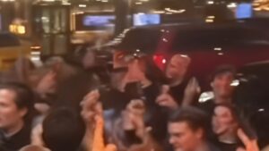 Cinayet noktasına gelip sabaha kadar dans ettiler