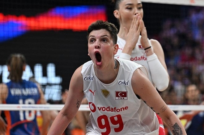 Ebrar Karakurt’un yeni adresini açıkladı