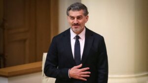 Gürcistan’da muhaliflerin son kalesi düştü, yeni Cumhurbaşkanı seçildi