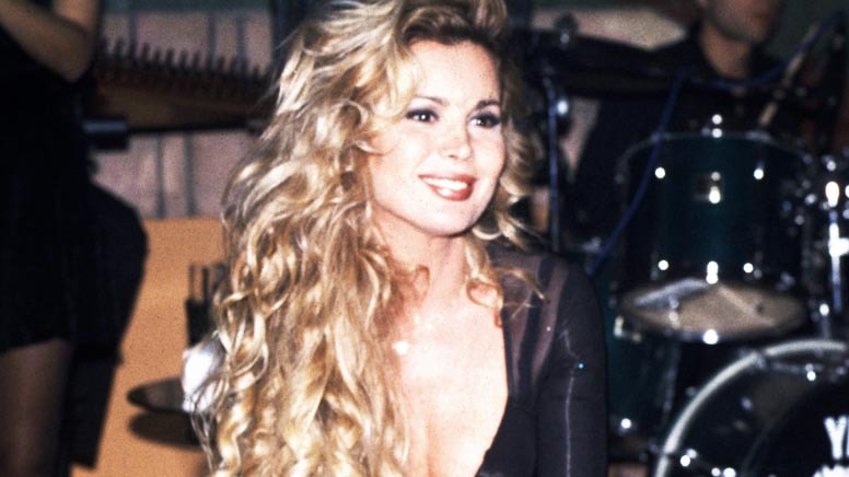 Harika Avcı’dan üzen haber: ‘Polisler kapısını kırıp içeri girdi’