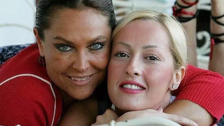 Herkes merak ediyordu… Helin, Hülya Avşar’ın kızı mı?