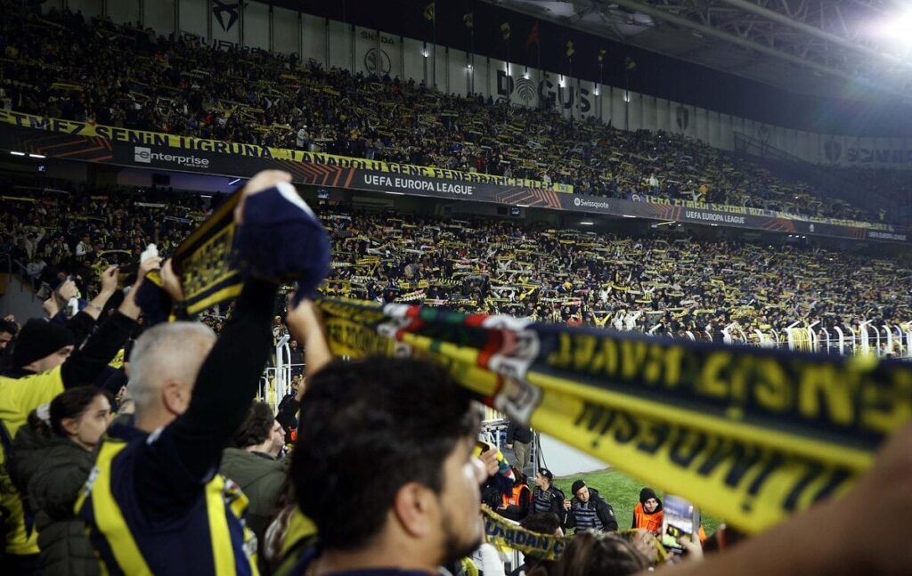 Kadıköy’de Ali Koç’a istifa çağrısı