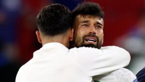 Kadın taraftara sarıldığına pişman oldu!