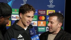 Kenan ‘Yıldız’ gibi parlamaya devam ediyor! Tarihe geçti