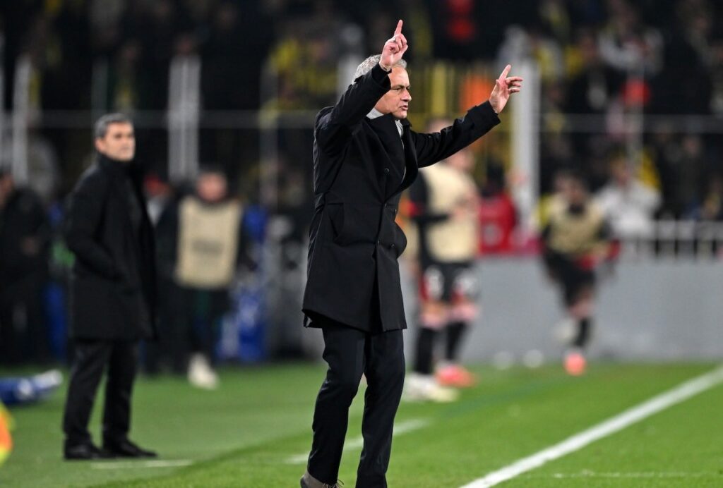 Mourinho’yu bekleyen büyük kriz! Kimse kalmadı