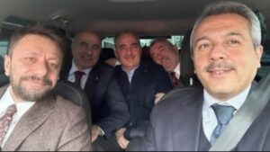 Parti devleti fotoğrafı: Vali, AKP’lilere şoförlük yaptı