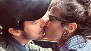 Pınar Deniz’den dudak dudağa kutlama