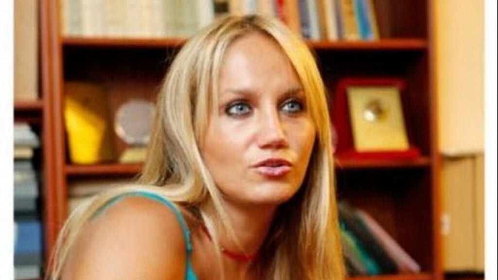 Sanatçı Pınar Aydınlar’a terör soruşturması