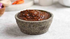 Sarımsak ve soğanı unutun: Bu baharattan yapılan şurup öksürüğü şıp diye kesiyor