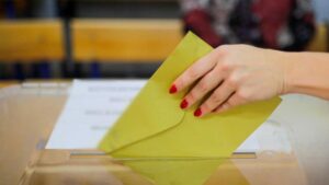 Seçmenlere oy tercihi soruldu: Her 2 kişiden biri o partiyi seçti!