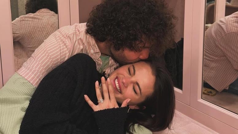 Selena Gomez evlilik teklifi aldığını duyurdu