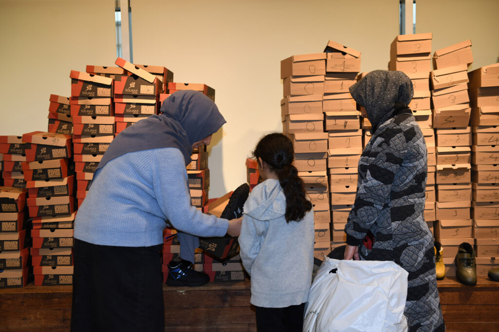 Osmangazi'de ihtiyaç sahibi vatandaşlara kıyafet desteği