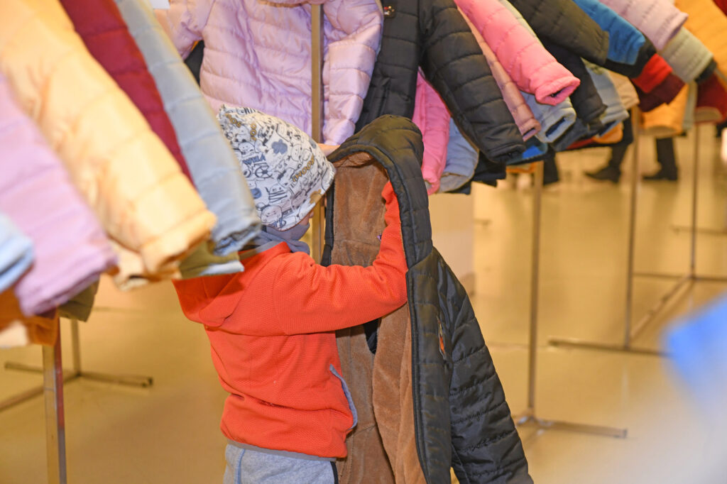 Sevgi Mağazası ihtiyaç sahiplerinin yanında