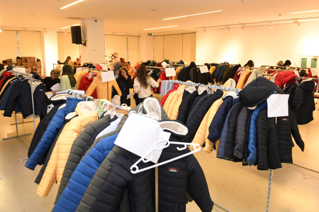 Osmangazi’de Sevgi Mağazası hem bedenleri hem yürekleri ısıtıyor