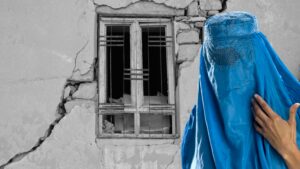 Taliban, kadınların özgürlük penceresini sıkı sıkıya kapattı: Şimdi de duvar örüyor…